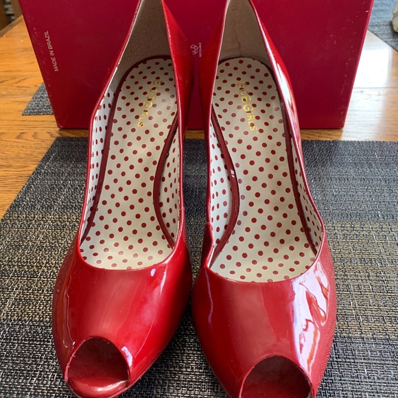 Shoes - Picture 3 of 4